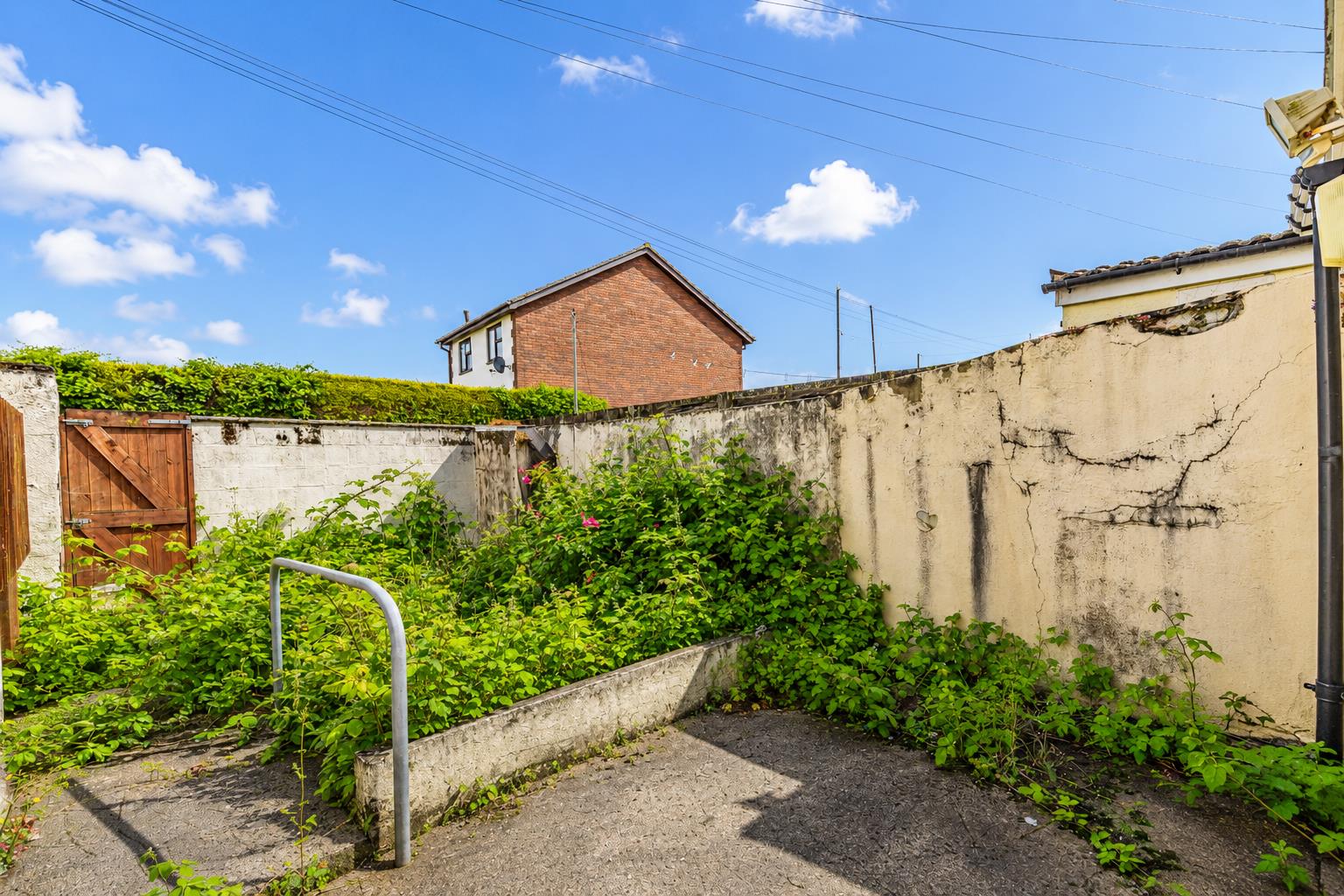 Dol-Y-Felin Street, Caerphilly — photograph 3